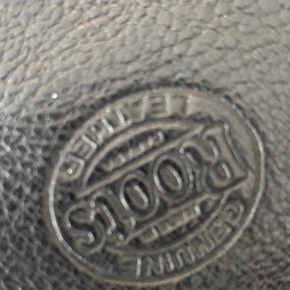 Roots Black Leather Wallet with Keychain - Picture 4 of 4